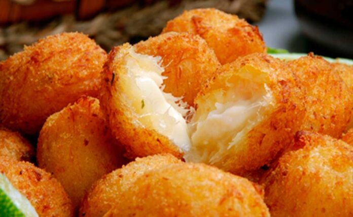 Bolinho de Mandioca com Queijo