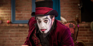 O Teatro Mágico – Voz & Violão faz show intimista no DF O Teatro Mágico
