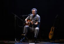 Paulinho Moska canta amor no Boulevard Shopping Brasília Paulinho Moska