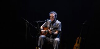 Paulinho Moska canta amor no Boulevard Shopping Brasília Paulinho Moska