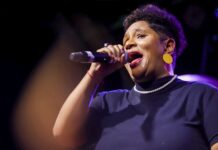 Sarau-Vá dá voz a artistas lésbicas e sapatonas pelo DF Sarau-Vá