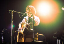 Tim Bernardes encerra turnê de disco em Brasília Tim Bernardes