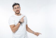 Afonso Padilha ri dos dilemas e pressões da vida adulta Afonso Padilha