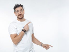 Afonso Padilha ri dos dilemas e pressões da vida adulta Afonso Padilha