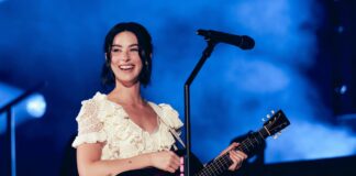 Gracie Abrams lança Look At My Life com novo videoclipe Gracie Abrams