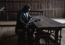 Tony Iommi anuncia From The Dark com riffs monumentais Tony Iommi