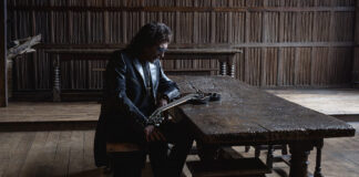 Tony Iommi anuncia From The Dark com riffs monumentais Tony Iommi