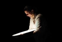 CAMOCIM transforma memórias afetivas em poesia e teatro CAMOCIM