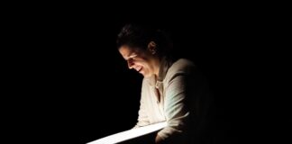 CAMOCIM transforma memórias afetivas em poesia e teatro CAMOCIM