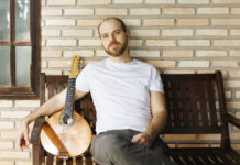 Filipe Braga lança álbum solo que une choro e ritmos Filipe Braga