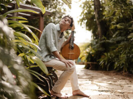 Tiago Tunes transforma trajetória em álbum Intemporâneo Tiago Tunes