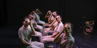 Agrupação Teatral Amacaca apresenta 2+2=5, em Brasília Agrupação Teatral Amacaca