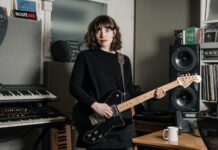 Elena Tonra anuncia álbum Save As e lança Radio Station Elena Tonra