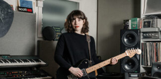Elena Tonra anuncia álbum Save As e lança Radio Station Elena Tonra