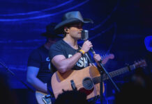 Gigio Teixeira apresenta releitura country de Neon Moon Gigio Teixeira