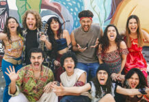 Léo e Bia une juventude, arte e primeiro amor no teatro Léo e Bia