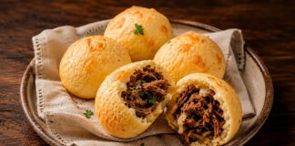 Pão de queijo com costela vira Mineirinho de Costela Pão de queijo com costela