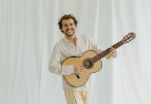Theo Bial e Márcia Tauil: cantam Tom e Vinicius no CCBB Theo Bial