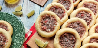 Esfirra Aberta de carne com Catupiry: receita da Finna Esfirra Aberta