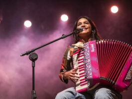 Lucy Alves brilha no encerramento do Festival do Choro Lucy Alves