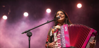 Lucy Alves brilha no encerramento do Festival do Choro Lucy Alves