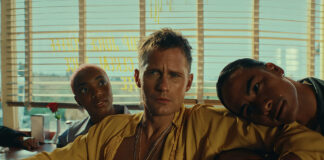 Mr Charm: novo clipe dos Stones tem Alexander Skarsgård Mr Charm